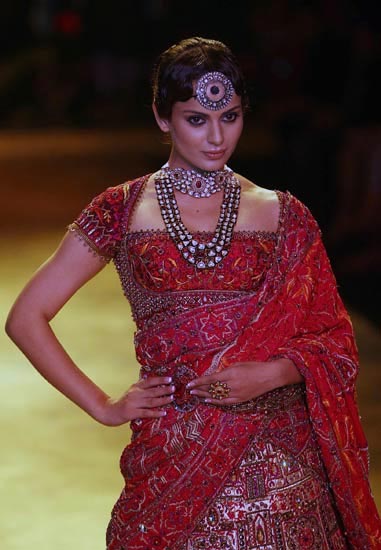 कोटूर फैशन वीक में बॉलीवुड सितारों की धूम