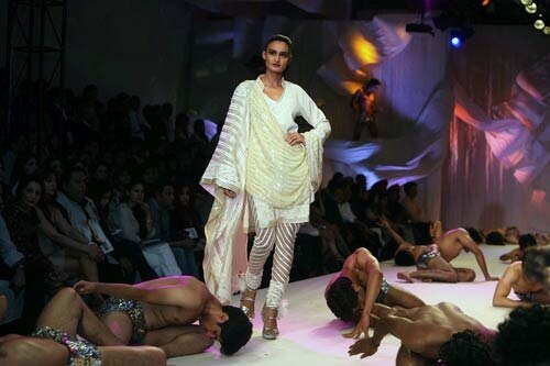 कोटूर फैशन वीक के कुछ उम्‍दा कलेक्‍शन