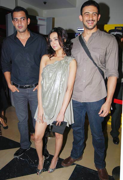 बॉलीवुड सितारों से रोशन हुआ फिल्‍म 'एक्लिप्‍स' का प्रीमियर