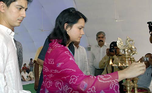 महारानी गायत्री देवी को किया गया याद