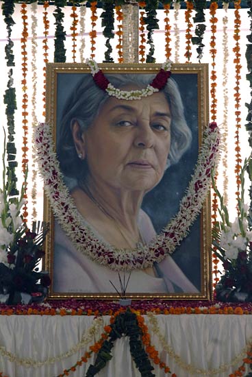 महारानी गायत्री देवी को किया गया याद