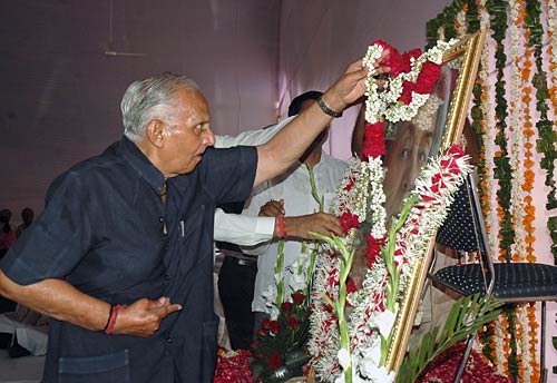 महारानी गायत्री देवी को किया गया याद