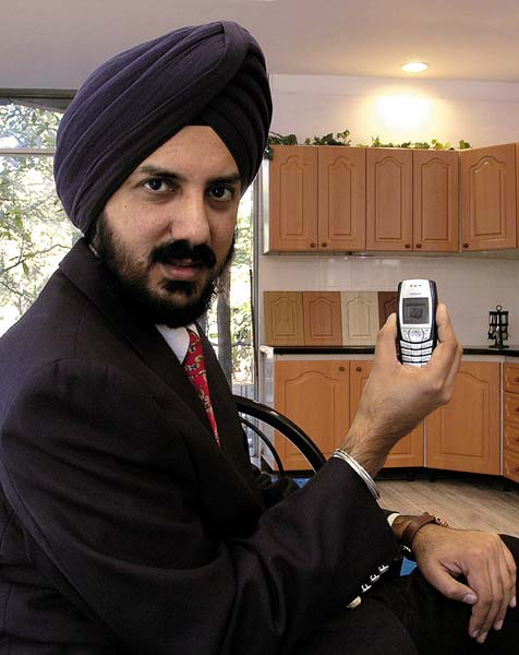 भारत में मोबाइल फोन सेवा ने पूरे किए 17 साल