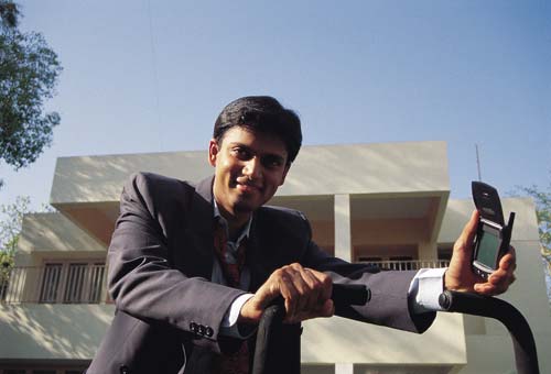 भारत में मोबाइल फोन सेवा ने पूरे किए 17 साल