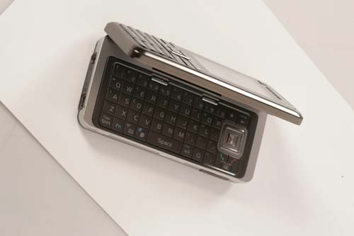 भारत में मोबाइल फोन सेवा ने पूरे किए 17 साल