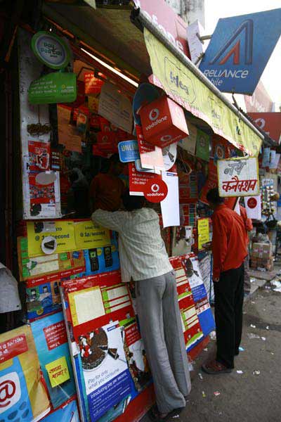 भारत में मोबाइल फोन सेवा ने पूरे किए 17 साल