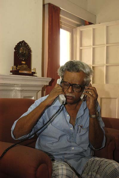 भारत में मोबाइल फोन सेवा ने पूरे किए 17 साल