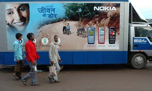 भारत में मोबाइल फोन सेवा ने पूरे किए 17 साल