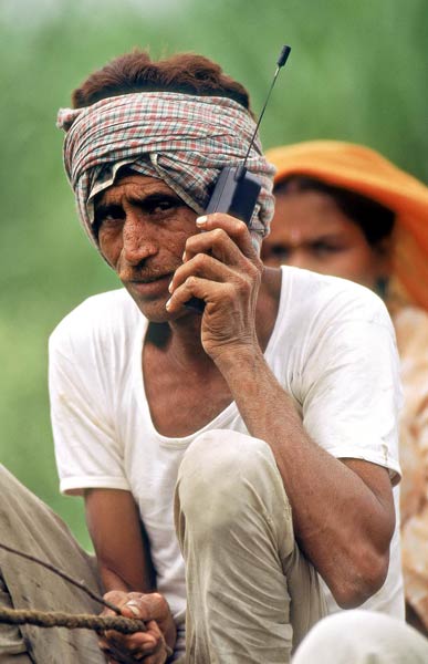 भारत में मोबाइल फोन सेवा ने पूरे किए 17 साल