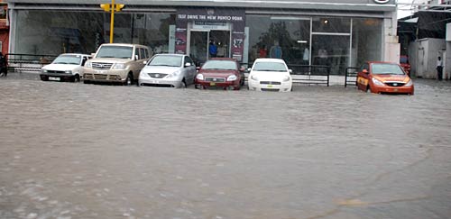 बरसात में भीगी दिल्‍ली का नजारा...