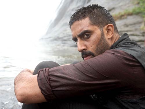 बॉलीवुड अभिनेताओं को भी लुभाता है मूछों पर ताव देना...