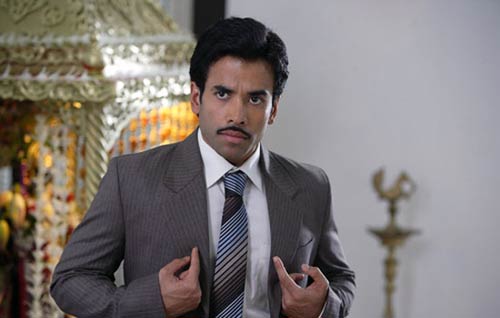 बॉलीवुड अभिनेताओं को भी लुभाता है मूछों पर ताव देना...