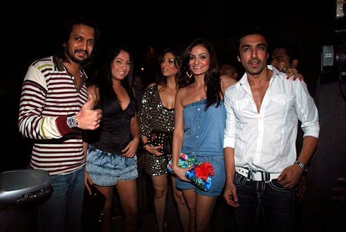 जन्‍मदिन के बहाने जुटे सितारे | ‘वंस अपॉन ए टाइम...’