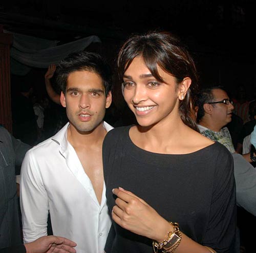 जन्‍मदिन के बहाने जुटे सितारे | ‘वंस अपॉन ए टाइम...’