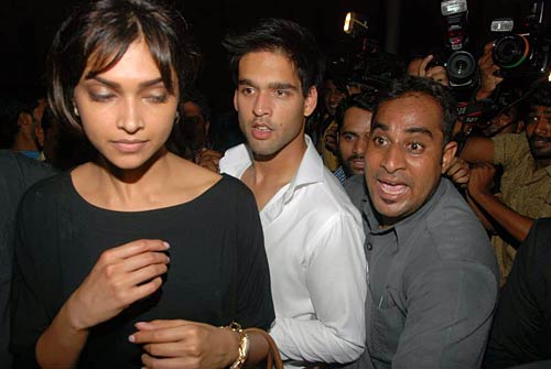 जन्‍मदिन के बहाने जुटे सितारे | ‘वंस अपॉन ए टाइम...’