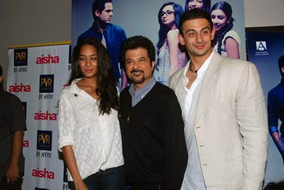 फिल्‍म आयशा की स्‍क्रीनिंग के दौरान बॉलीवुड स्‍टार...