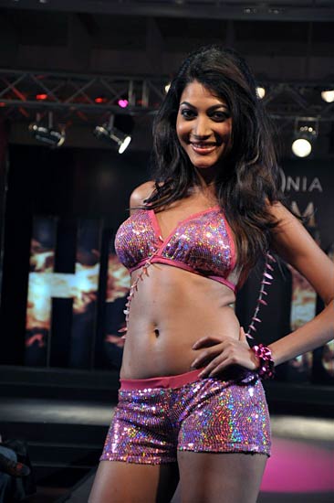 मैक्सिम की हॉटेस्‍ट वूमन बनीं सोनम कपूर