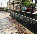 मुंबई में डूबते जहाज से पर्यावरण को खतरा