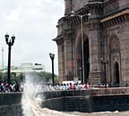 मुंबई में डूबते जहाज से पर्यावरण को खतरा