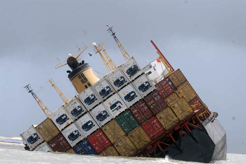 मुंबई में डूबते जहाज से पर्यावरण को खतरा