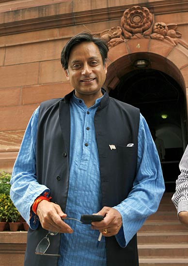 संसद सत्र में भाग लेने की तैयारी