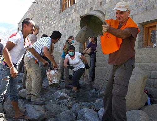 लेह में बाढ़ की भेंट चढ़ा 'ड्रक व्हाइट लोटस स्कूल'