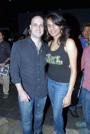 तस्‍वीरों में देखें सविता भाभी के जलवे |  मल्लिका की न्‍यूड...