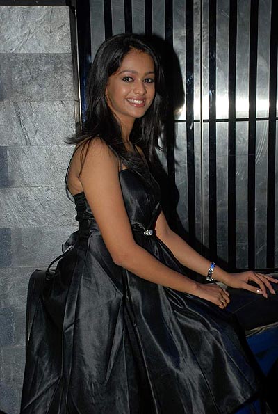 तस्‍वीरों में देखें सविता भाभी के जलवे |  मल्लिका की न्‍यूड...