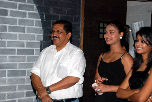 तस्‍वीरों में देखें सविता भाभी के जलवे |  मल्लिका की न्‍यूड...