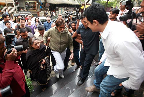 'पीपली..' की स्‍क्रीनिंग में बिग बी | 'पीपली..' का म्‍यूजिक लॉन्‍च