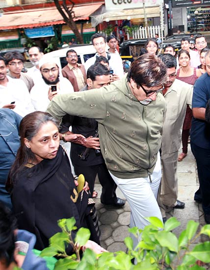 'पीपली..' की स्‍क्रीनिंग में बिग बी | 'पीपली..' का म्‍यूजिक लॉन्‍च