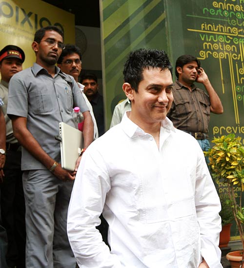 'पीपली..' की स्‍क्रीनिंग में बिग बी | 'पीपली..' का म्‍यूजिक लॉन्‍च