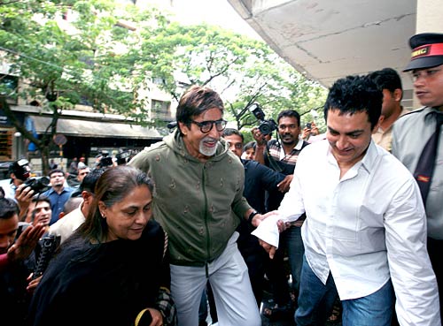 'पीपली..' की स्‍क्रीनिंग में बिग बी | 'पीपली..' का म्‍यूजिक लॉन्‍च