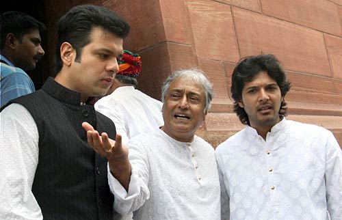 तस्‍वीरों में देखें सप्‍ताह की हलचल । हॉट तस्‍वीरें