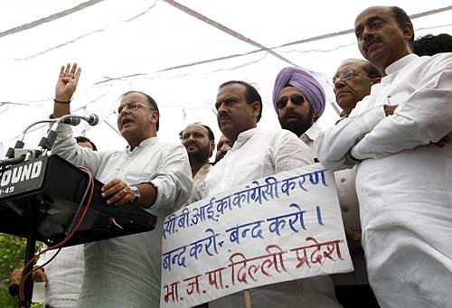 तस्‍वीरों में देखें सप्‍ताह की हलचल । हॉट तस्‍वीरें