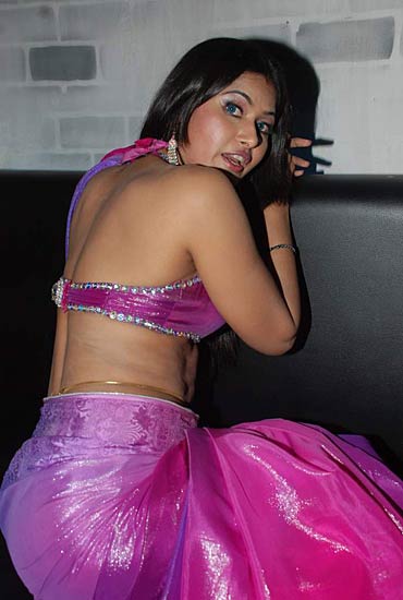 तस्‍वीरों में देखें सविता भाभी के जलवे |  मल्लिका की न्‍यूड...