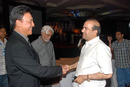 फिल्‍म 'रोबोट' में ऐश्‍वर्या राय | रजनीकांत से रोमांस!