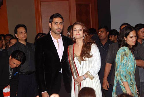 फिल्‍म 'रोबोट' में ऐश्‍वर्या राय | रजनीकांत से रोमांस!