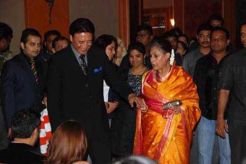 फिल्‍म 'रोबोट' में ऐश्‍वर्या राय | रजनीकांत से रोमांस!