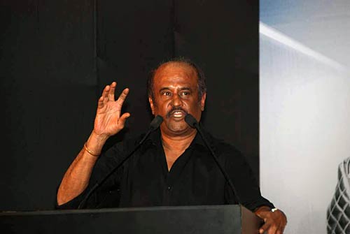 फिल्‍म 'रोबोट' में ऐश्‍वर्या राय | रजनीकांत से रोमांस!