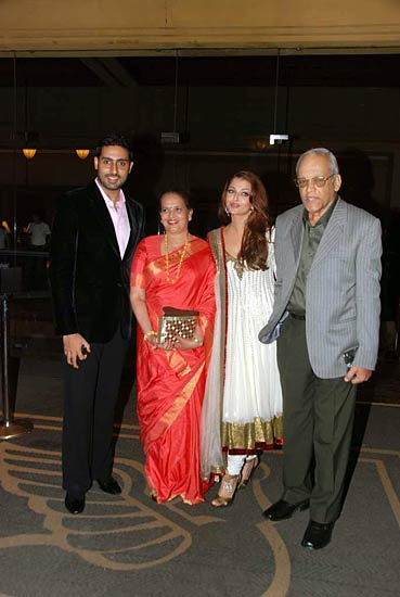 फिल्‍म 'रोबोट' में ऐश्‍वर्या राय | रजनीकांत से रोमांस!