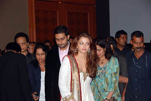 फिल्‍म 'रोबोट' में ऐश्‍वर्या राय | रजनीकांत से रोमांस!