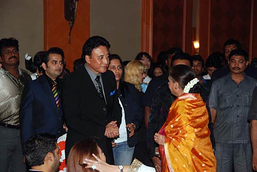 फिल्‍म 'रोबोट' में ऐश्‍वर्या राय | रजनीकांत से रोमांस!