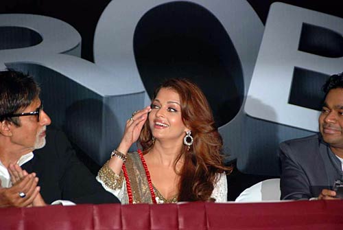 फिल्‍म 'रोबोट' में ऐश्‍वर्या राय | रजनीकांत से रोमांस!