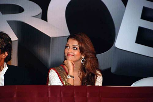 फिल्‍म 'रोबोट' में ऐश्‍वर्या राय | रजनीकांत से रोमांस!