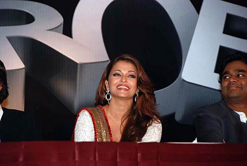 फिल्‍म 'रोबोट' में ऐश्‍वर्या राय | रजनीकांत से रोमांस!