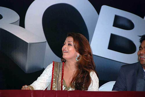 फिल्‍म 'रोबोट' में ऐश्‍वर्या राय | रजनीकांत से रोमांस!