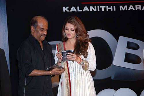 फिल्‍म 'रोबोट' में ऐश्‍वर्या राय | रजनीकांत से रोमांस!