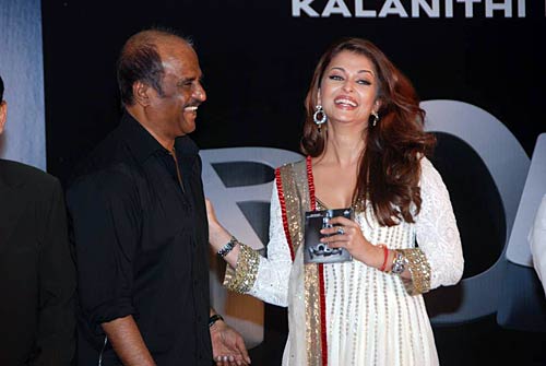 फिल्‍म 'रोबोट' में ऐश्‍वर्या राय | रजनीकांत से रोमांस!