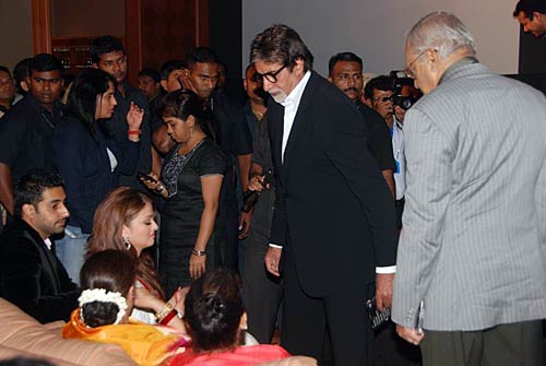 फिल्‍म 'रोबोट' में ऐश्‍वर्या राय | रजनीकांत से रोमांस!